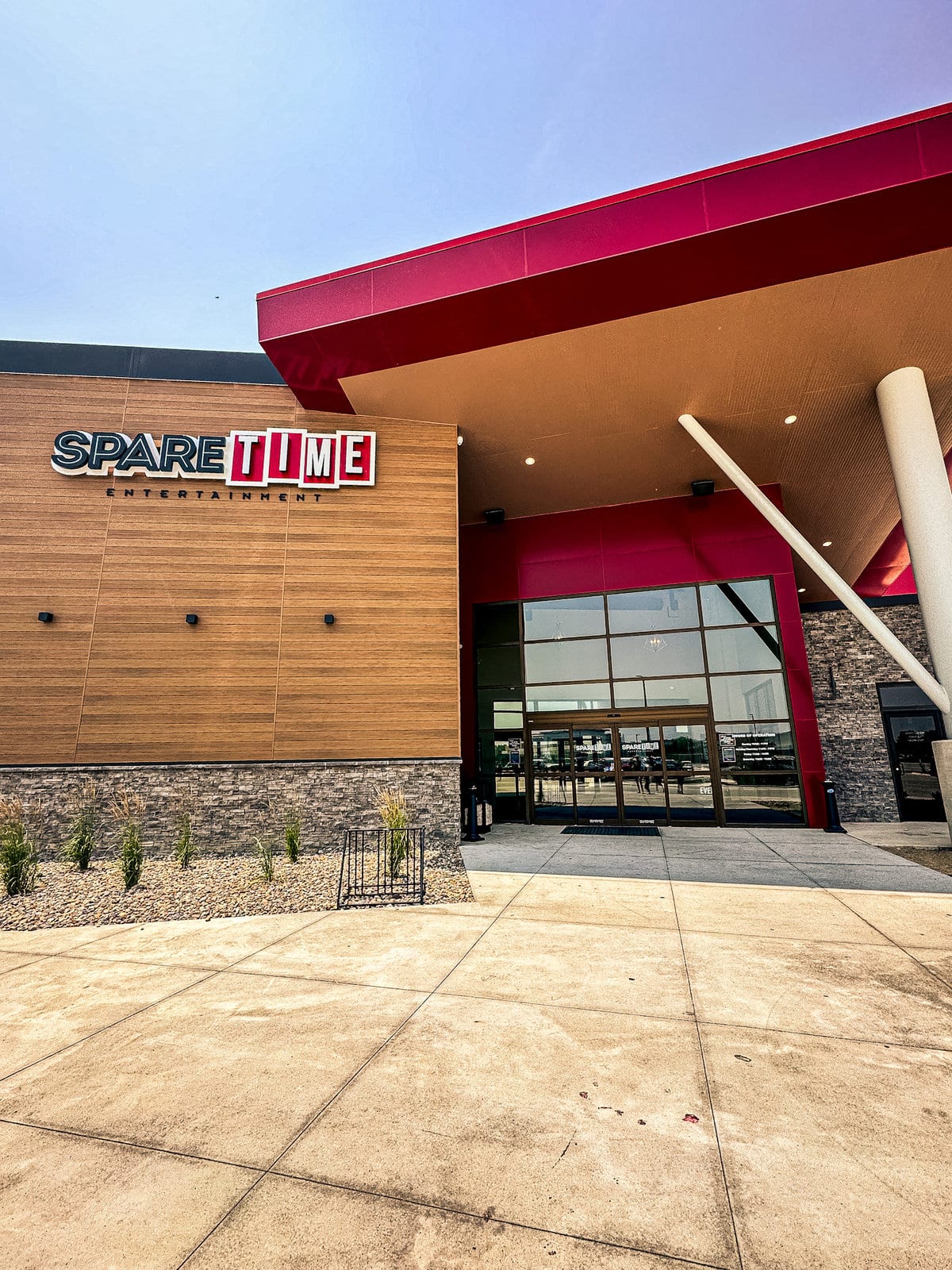 Exterior of Spare Time Des Moines.